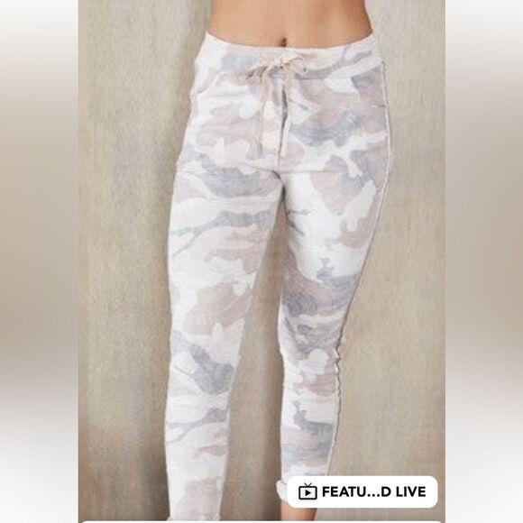 Venti 6 NWT Pink Swirl Camo Metallic Side Stripe Crinkle Joggers size S - Picture 1 of 1